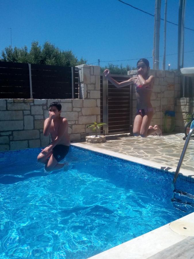 “Theeporto” Maisonette With Pool Gouves Exterior photo